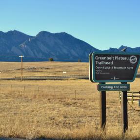 Greenbelt Plateau Trailhead sign
